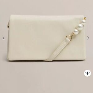 Jas Pearl Clutch with Pearl detail